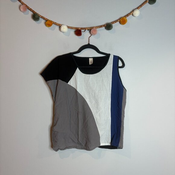 UZI abstract geometric asymmetrical blouse - Picture 1 of 5